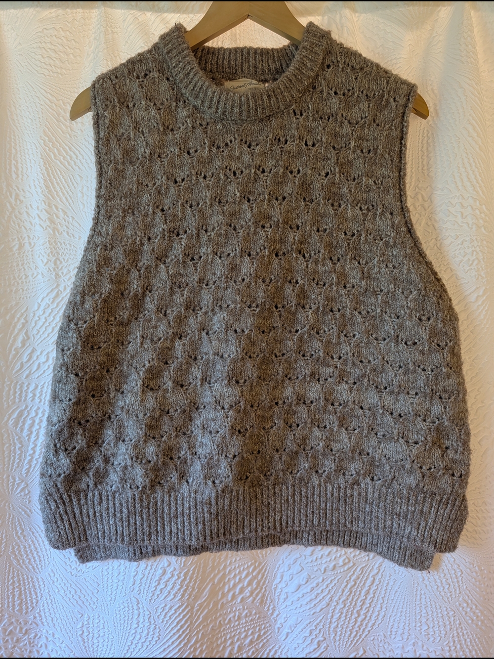 Universal Thread Textured Knit Sleeveless Sweater Vest